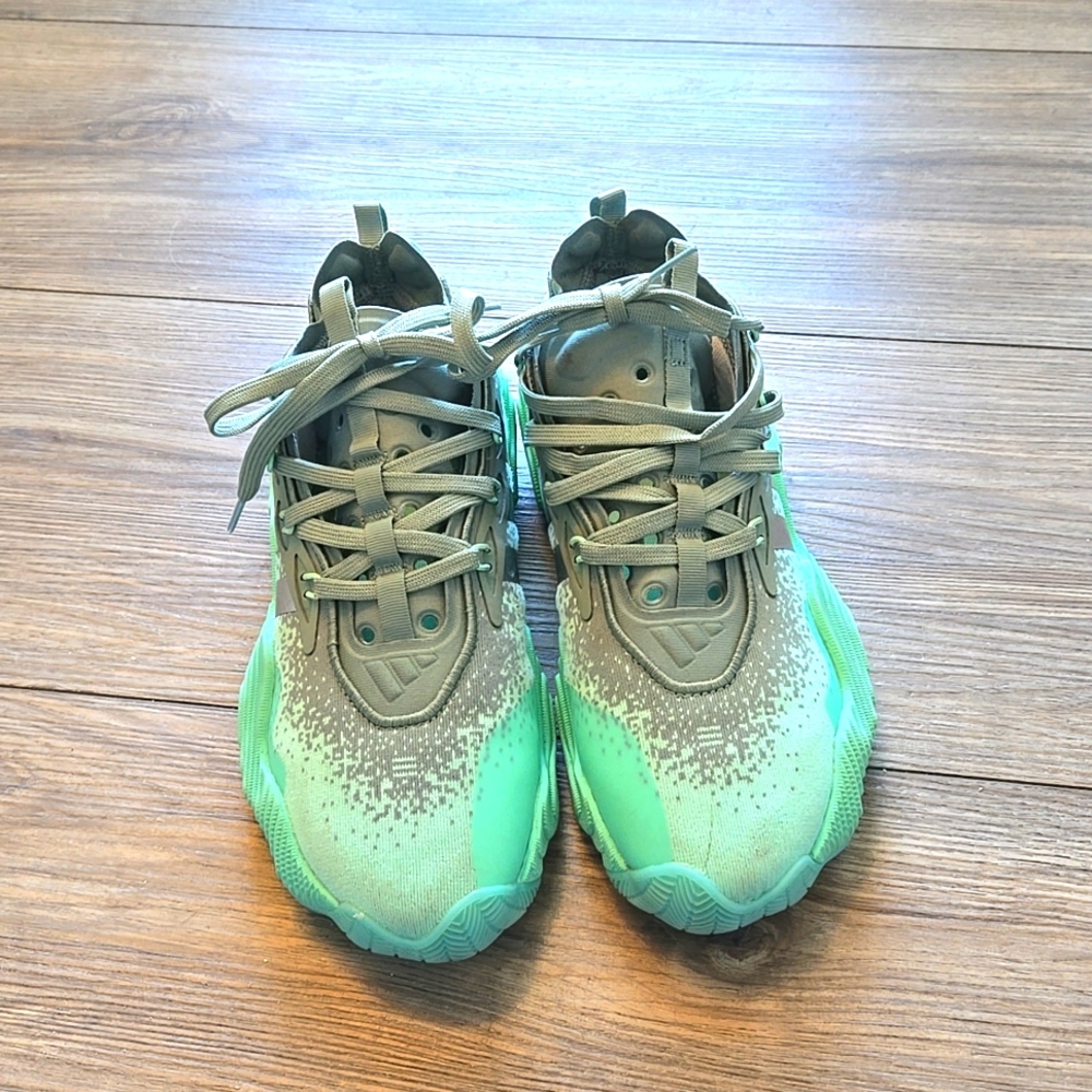 Adidas Trae Young Kids Size 5